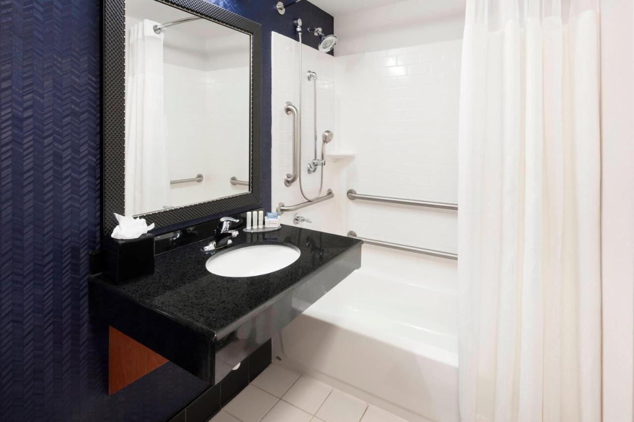 Hotel Fairfield & By Marriott Parmer Tech Ridge 3*
