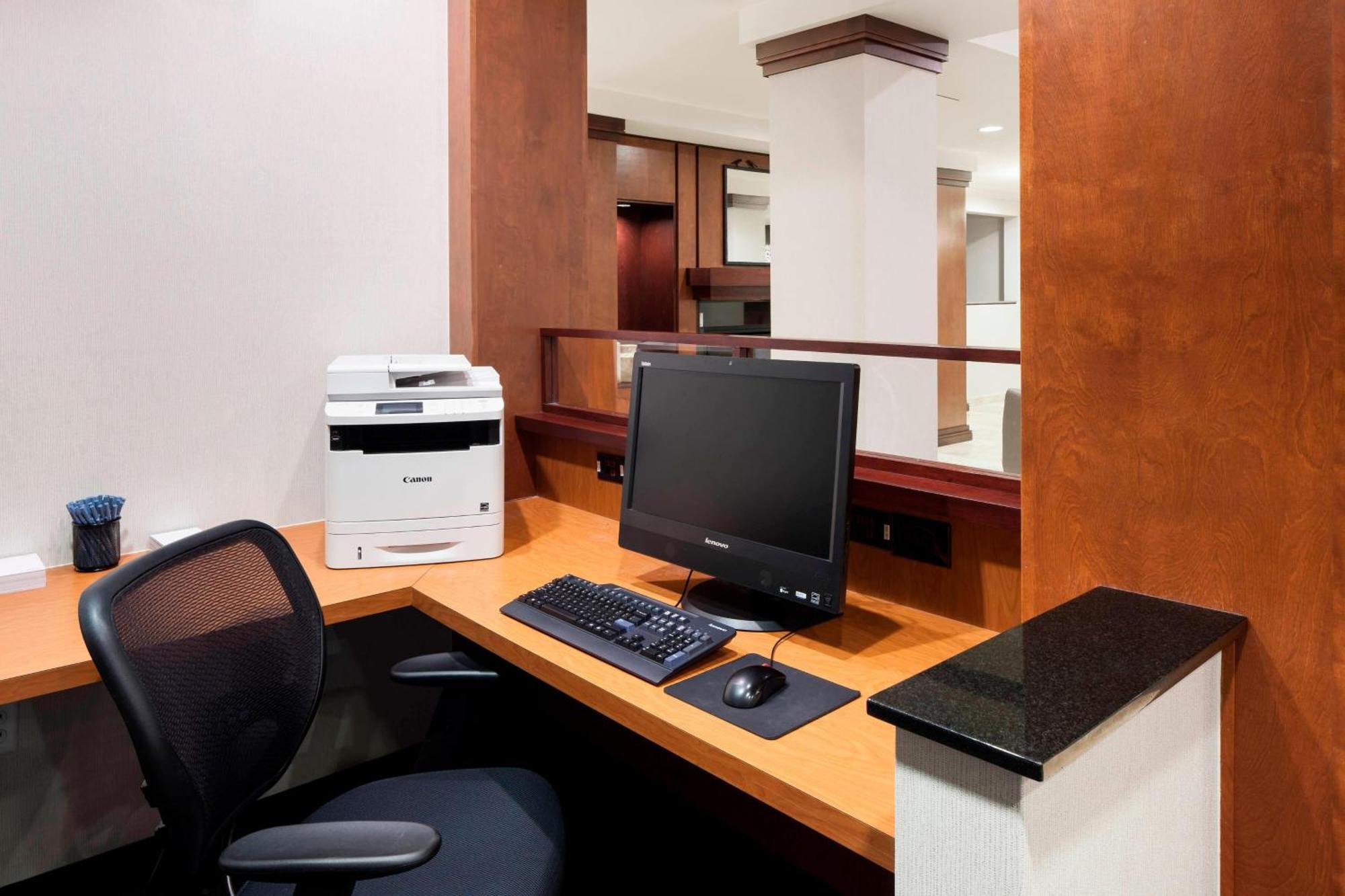 Fairfield & By Marriott Parmer Tech Ridge 3* Austin